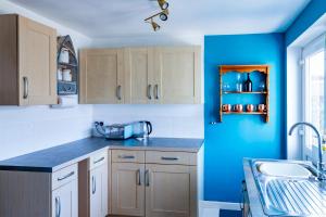 Cosy Cottage with free on street parking