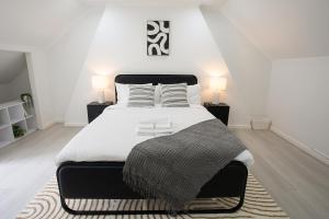 Central 3BR Glebe with Free Street Parking & Pet Friendly - Walk to Markets & Cafes