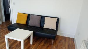 City Sparrow - Upper Pad Nest