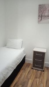 City Sparrow - Upper Pad Nest