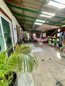 Lee Red House Homestay