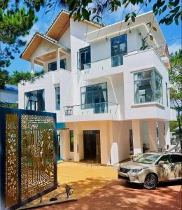 HeniSi 2 Hotel Măng Đen