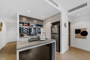 New Private Apt in Queens Wharf lv12