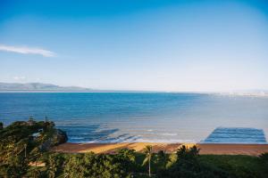 Top Floor Amazing Ocean Views larger Corner Suite Studio WiFi Foxtel Privately Managed U 1312 Aquarius 75 the Strand