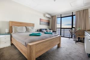 Top Floor Amazing Ocean Views larger Corner Suite Studio WiFi Foxtel Privately Managed U 1312 Aquarius 75 the Strand