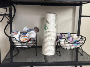 2 Full Beds and Desk 15 min to EWR