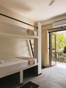Nirvana Surf Retreat - Kabalana