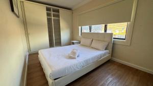 Two bedroom apartment at Kew