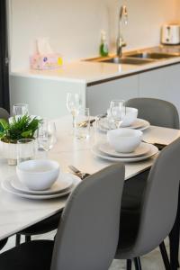 Cozy Marrickville 2BR 10 Min Walk to Train