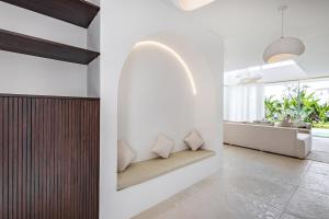 Luxury 3 bed beachside villa with cold plunge pool, rooftop & designer furniture