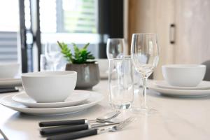 Modern Marrickville Studio 10 Min Walk to Train