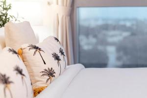 DIFC 1 Bed, City View, 600m to Metro, Sleeps 4