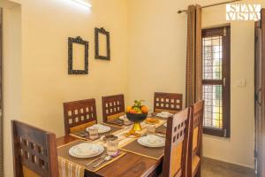 StayVista at Olive fields with Shared pool, BBQ