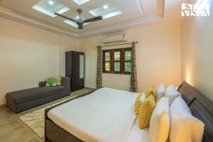 StayVista at Olive fields with Shared pool, BBQ