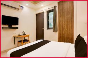 Hotel The City Crest Near Ram Janam Bhoomi And Temple # Free Wifi And Parking Facilities