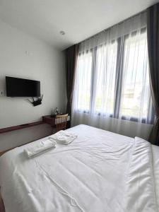 2 Bedroom Apartment - Near the Sea - An Thuong Area