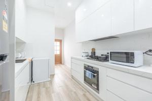 Well-Located Double Room Near Eastwood Station - Shared Bathroom and Kitchen