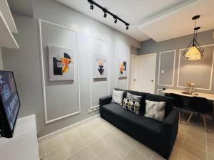 2 Bedroom Unit with Queen-sized Beds near NAIA T3