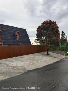 Rumah kayu cikareo Antonio montoe