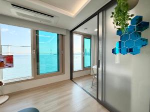 #9 Full view of Gwangan Bridge Free parking Millak Dermarket Gym & Sauna