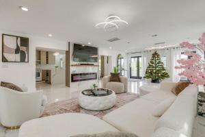 3-Acre Retreat, 3 Mi to Dtwn Jensen! Upscale Home