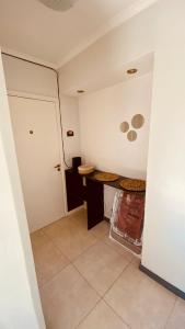 Alsina - Luminoso departamento con balcon, zona Guemes