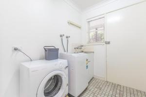 Conveniently Located Double Room Near Eastwood - Shared Bathroom and Kitchen