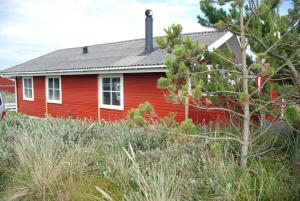 Lovely Summer House On Natural Grounds