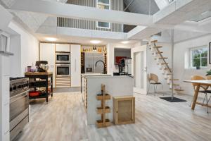 Stay Comfortably In Scenic Surroundings