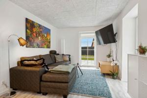 Stay Comfortably In Scenic Surroundings