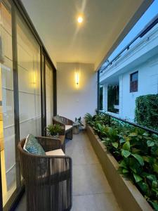 Cozy homestay in Thalawathugoda with pool, entertainment & more!