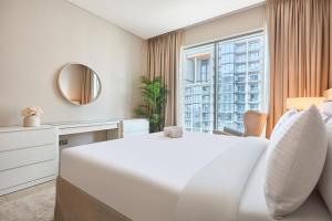 STAY BY LATINEM Luxury 2BR Holiday Home G5- 5812 near Burj Khalifa