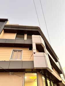 Hotel RK Palace - Near Bankey Bihari Temple