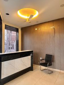 Hotel RK Palace - Near Bankey Bihari Temple