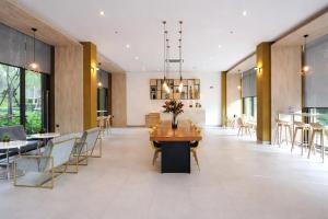 2BR Modern Condo Office Room Sofa Bed Pool Gym