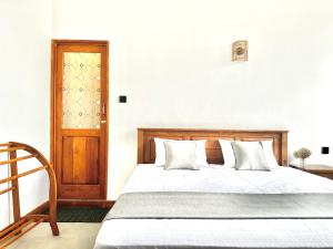 Crystal Pearl Villa, Weligama - 5 min to Beach
