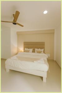 Hotel The hariaksh Dhan Homestay Near Kash Vishwanath Temple - Room Service - Free Wifi Facilities # Fully Air conditioning Luxuary Room - Top Rated Hotel In Varanasi