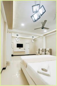 Hotel The hariaksh Dhan Homestay Near Kash Vishwanath Temple - Room Service - Free Wifi Facilities # Fully Air conditioning Luxuary Room - Top Rated Hotel In Varanasi