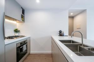 Luxury CBD 2B2B Next To Melbourne Central Pool Gym