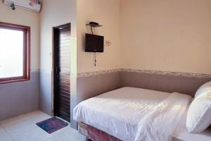 Urbanview Hotel Syariah Griya Asri Patran near Tugu Station