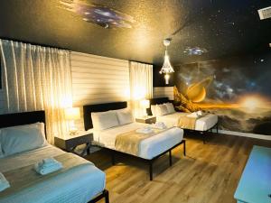 9092HS-New Listing- 9 bed5 bath-Private Pool&SPA