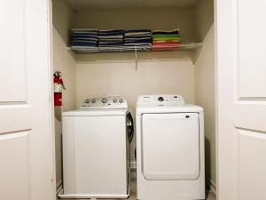 9092HS-New Listing- 9 bed5 bath-Private Pool&SPA