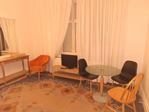 Luxhousing spacious city suite