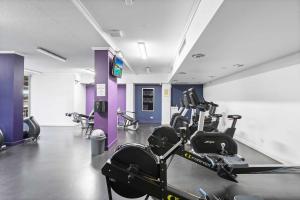 Central 2 bed 2 bath Parking