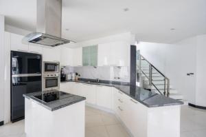 My Class 5BR Pool Villa near Jomtien Beach