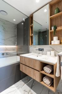 Luxury High-Rise Living with Panoramic Views