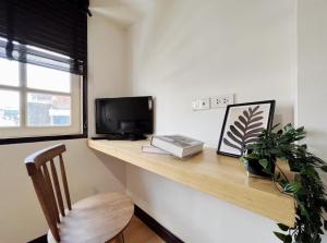 Baan Rak BTS phromphong Emsphere