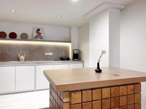 Baan Rak BTS phromphong Emsphere