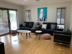 Large Five Bdrm Home Near Beach