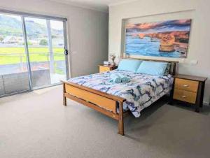 Large Five Bdrm Home Near Beach